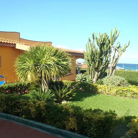 Milena Villa *